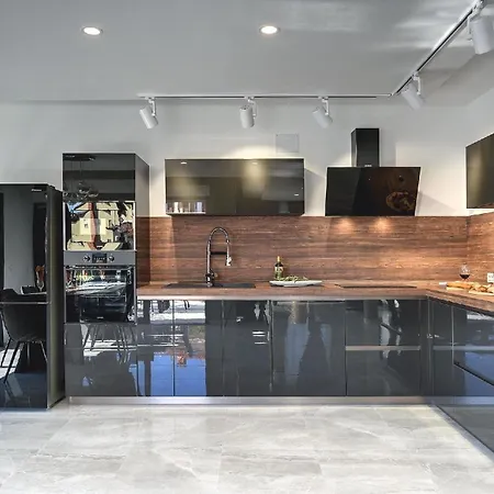Moderne, Luxurios Ausgestattete Mit Pool, Whirlpool, Klimaanlage Und Wifi Fur 10 Personen Ferienhaus Rovinj