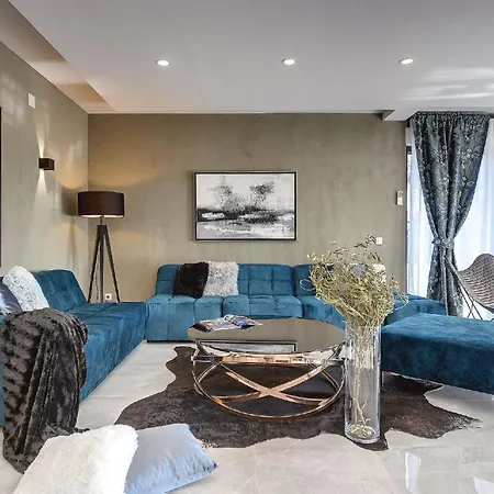 Moderne, Luxurios Ausgestattete Mit Pool, Whirlpool, Klimaanlage Und Wifi Fur 10 Personen Rovinj