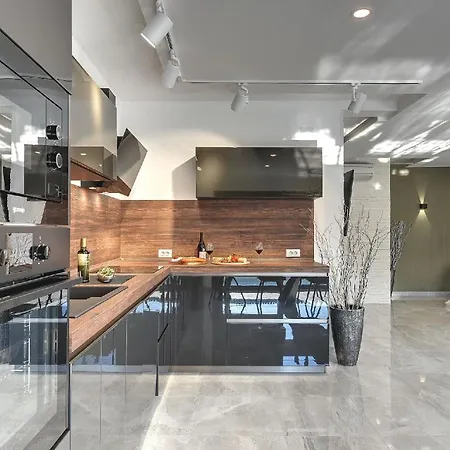 Ferienhaus Moderne, Luxurios Ausgestattete Mit Pool, Whirlpool, Klimaanlage Und Wifi Fur 10 Personen Rovinj