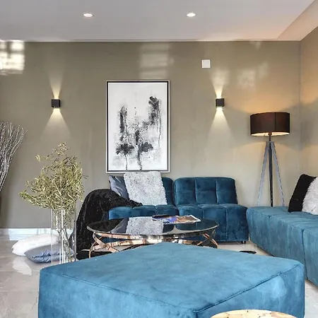 Moderne, Luxurios Ausgestattete Mit Pool, Whirlpool, Klimaanlage Und Wifi Fur 10 Personen
