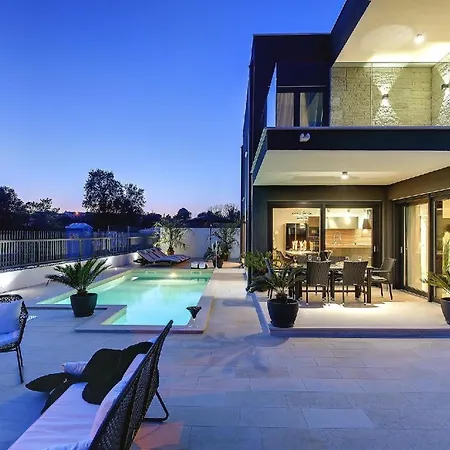 Ferienhaus Moderne, Luxurios Ausgestattete Mit Pool, Whirlpool, Klimaanlage Und Wifi Fur 10 Personen *