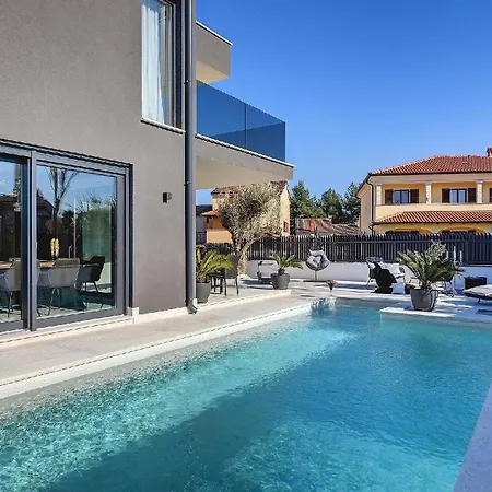Ferienhaus Moderne, Luxurios Ausgestattete Mit Pool, Whirlpool, Klimaanlage Und Wifi Fur 10 Personen Rovinj