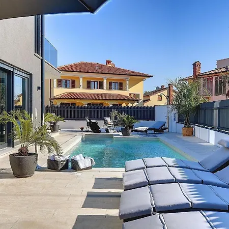 Moderne, Luxurios Ausgestattete Mit Pool, Whirlpool, Klimaanlage Und Wifi Fur 10 Personen Ferienhaus