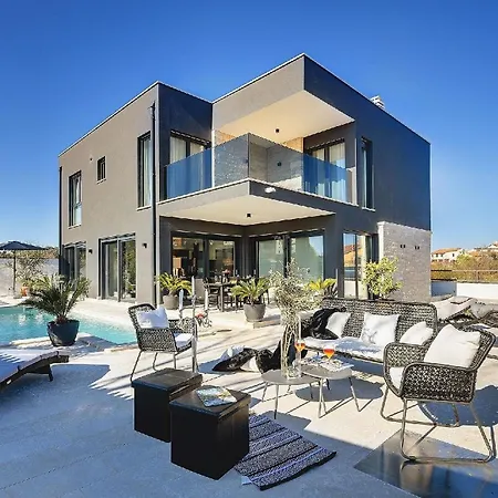 Moderne, Luxurios Ausgestattete Mit Pool, Whirlpool, Klimaanlage Und Wifi Fur 10 Personen Ferienhaus