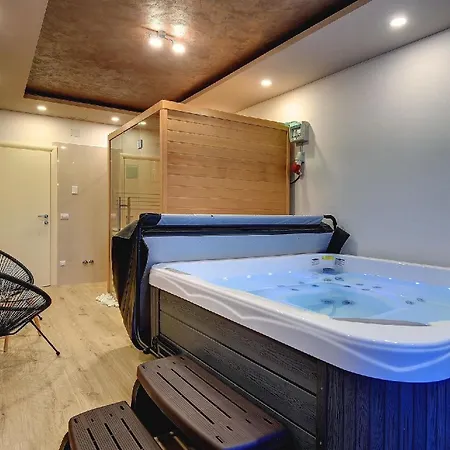 Ferienhaus Moderne, Luxurios Ausgestattete Mit Pool, Whirlpool, Klimaanlage Und Wifi Fur 10 Personen