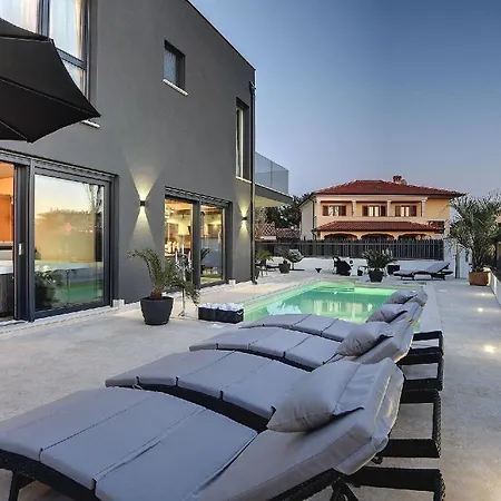 Moderne, Luxurios Ausgestattete Mit Pool, Whirlpool, Klimaanlage Und Wifi Fur 10 Personen