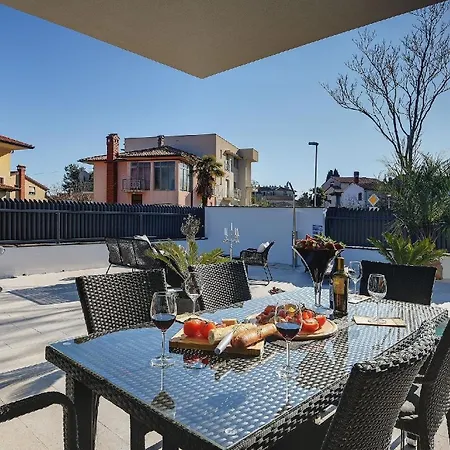 Moderne, Luxurios Ausgestattete Mit Pool, Whirlpool, Klimaanlage Und Wifi Fur 10 Personen Ferienhaus